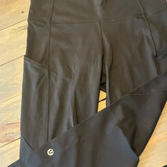Lululemon Black Cropped Athletic Leggings with side pockets. - Picture 2 of 2